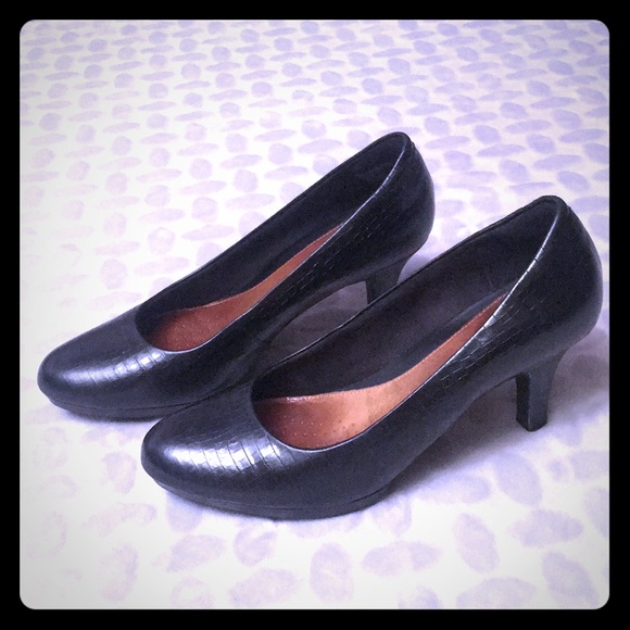 ladies clarks pumps